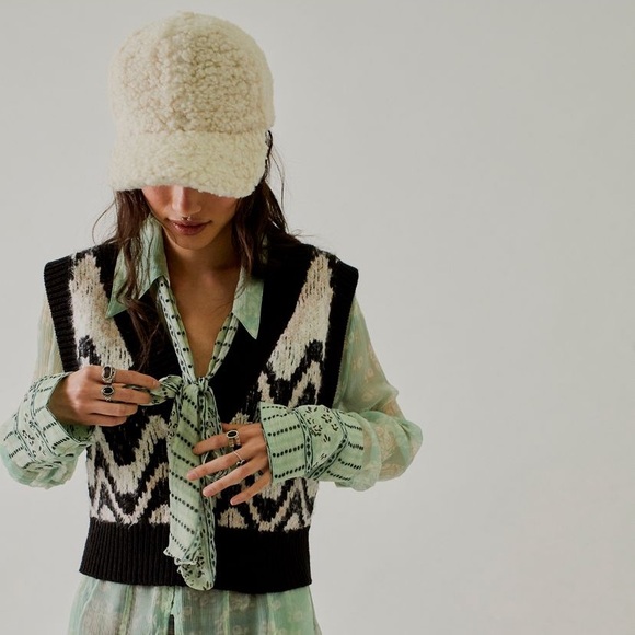 NWOT Free People teddy Sherpa cap in ivory